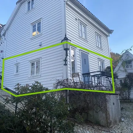 Apartmán Entire Renovated From 1780 With Kitchen, Bath, Bedroom, And Living In Skuteviken *