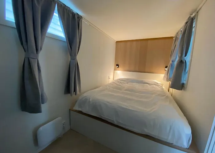 Entire Renovated From 1780 With Kitchen, Bath, Bedroom, And Living In Skuteviken Apartamento *