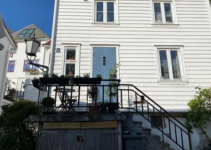 Apartamento Entire Renovated From 1780 With Kitchen, Bath, Bedroom, And Living In Skuteviken Bergen